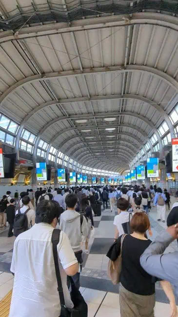 Walking around in Shinagawa Station