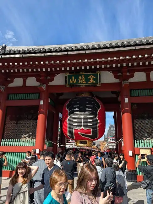 Kaminarimon, entrance to Senso-ji temple