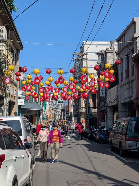 It was relatively quiet in Dihua Old Street that morning… 
