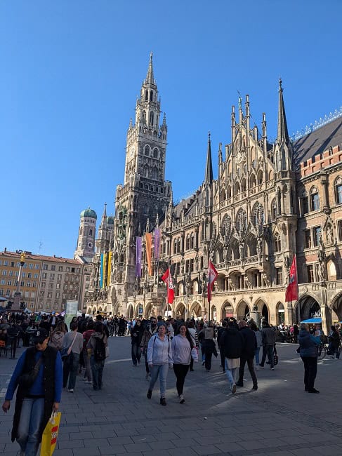 Walking around Marienplatz