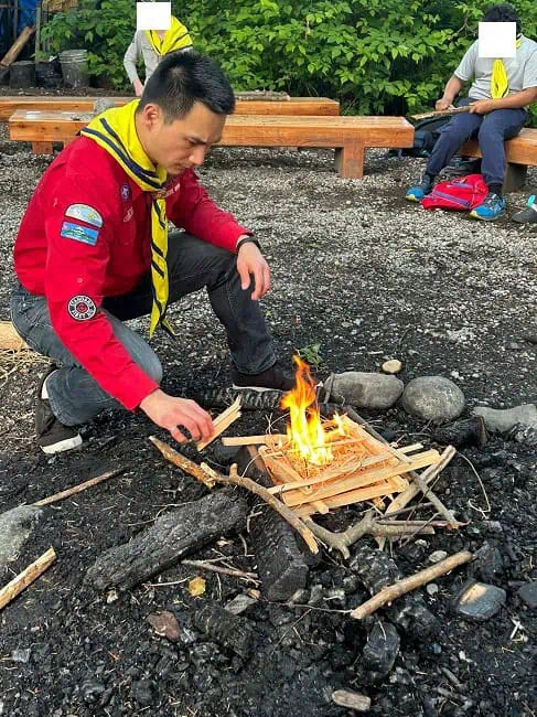 Setting up a campfire with the Cubs