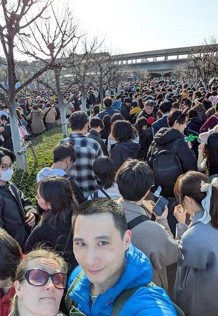 Line at DisneySea at 8 AM. It opened at 9 AM. People at the front of the line must have arrived around 6 AM.